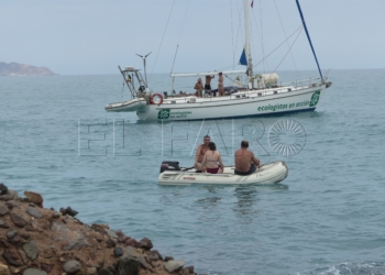 P1250299 Guelaya realiza hoy una limpieza de fondos marinos en Galápagos