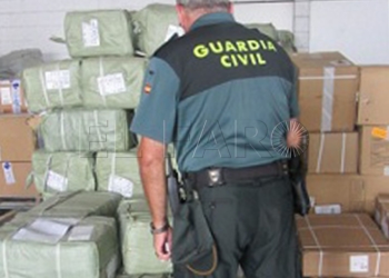 fotosubir 1 La Guardia Civil interviene en el puerto 9.000 pares de zapatillas falsificadas