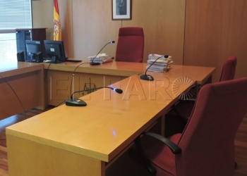 11 2 3 Piden un año de cárcel para un acusado de tirar a su ex por las escaleras