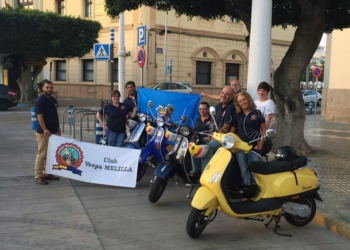 14 1 El Club Vespa Melilla, anfitrión por un día de moteros de la península