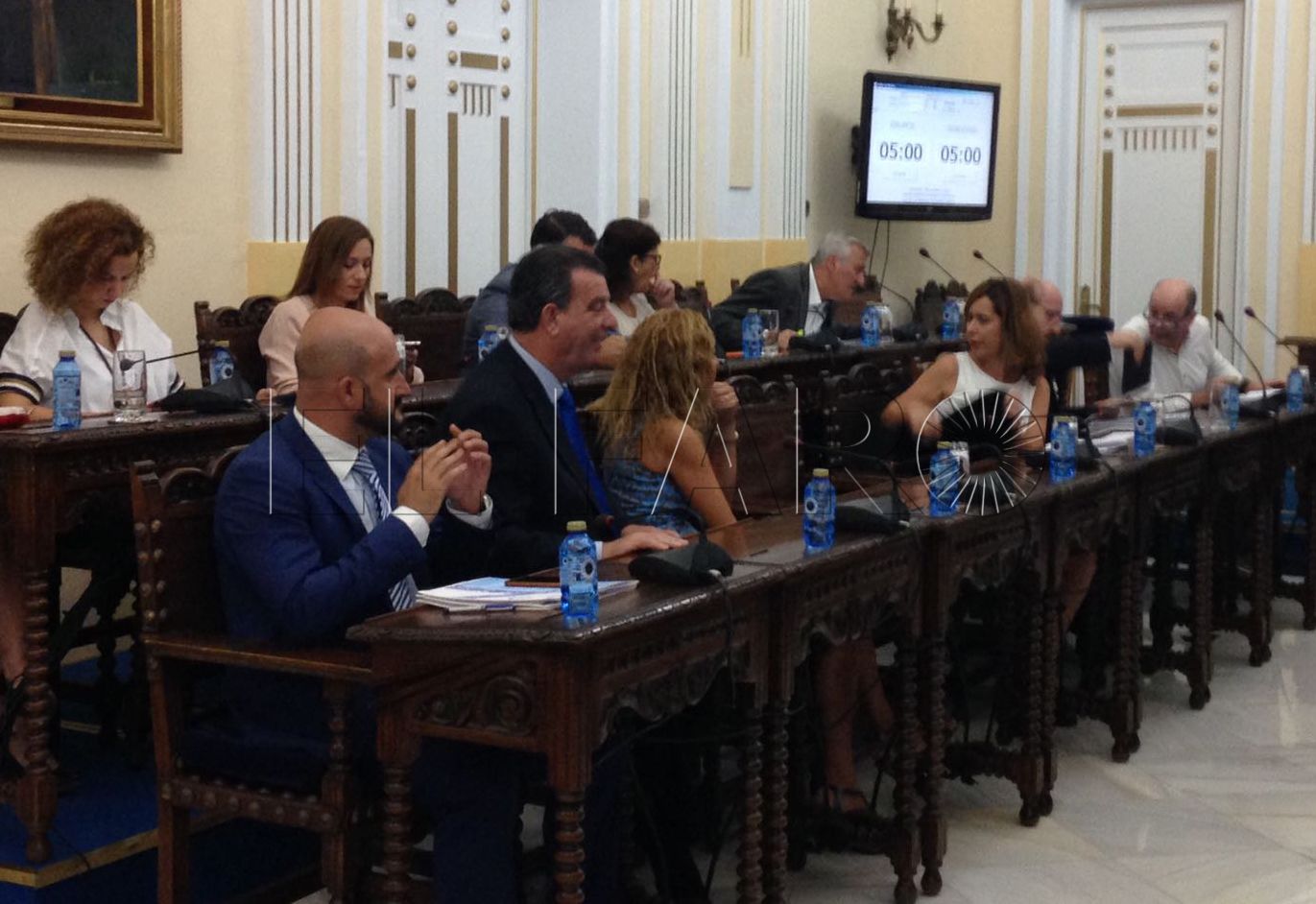 El 50% de beneficiarios de ayudas sociales son extranjeros y el Gobierno aprueba limitarlas