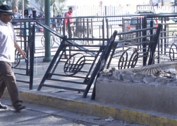 2 2 12 Un camión arrolla a dos personas contra una valla en los alrededores de Beni Enzar