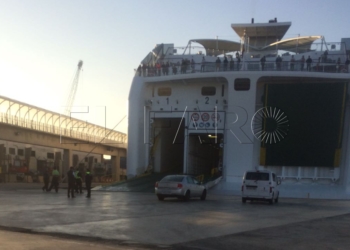 2 2 8 Un joven que vivía en el CETI muere al caer de un camión al entrar en el barco de Motril