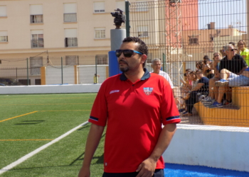 Ahmed Dris, entrenador de la escuadra melillense que milita en el grupo XIII de la Liga Nacional de Juveniles.
