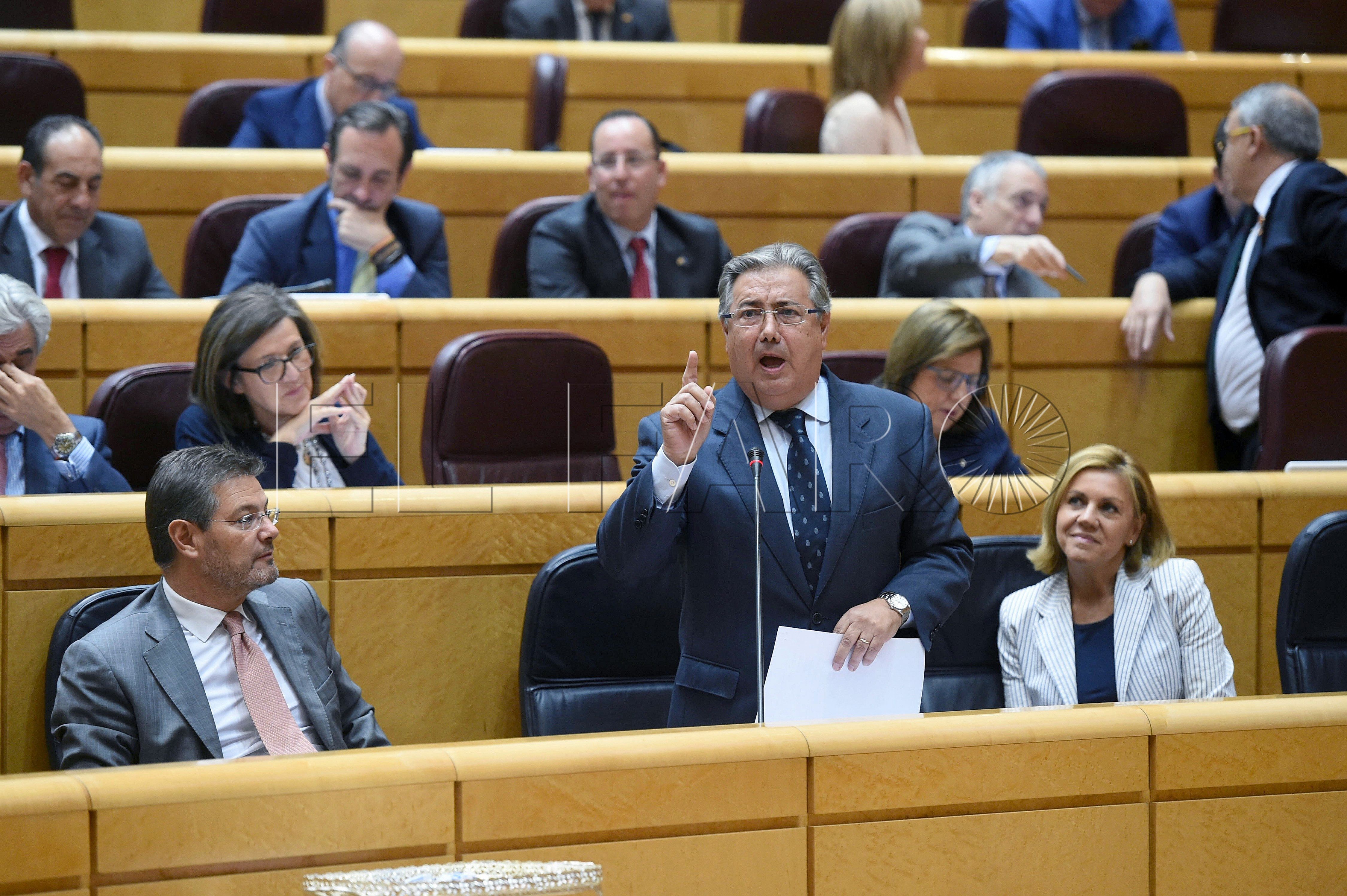 Zoido dice que rechazar inmigrantes en frontera es compatible con los DDHH