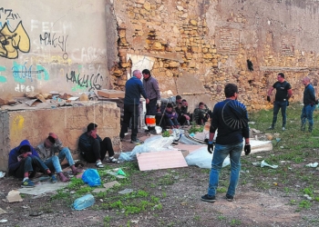 8 1 19 La Policía Local desaloja un solar en el que pernoctaban unos jóvenes