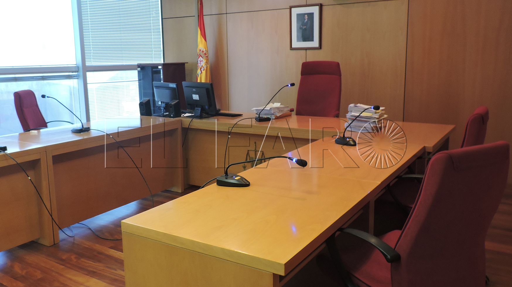 Pega a su mujer con una percha en presencia del hijo y le piden un año