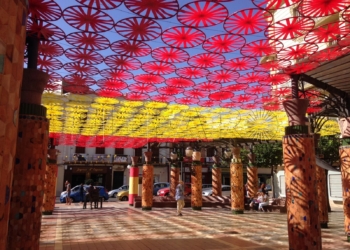 WhatsApp Image 2017 10 09 at 12.46.50 Melilla instala una bandera en Menéndez Pelayo para celebrar el Día de la Hispanidad