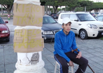 1 3 Un joven inicia una huelga de hambre frente a Delegación para pedir trabajo