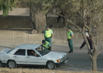 10 1 La Guardia Civil localiza a dos inmigrantes subsaharianos en el doble fondo de un taxi