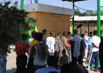 11 1 8 28 inmigrantes pasan a disposición judicial para ser trasladados a CIEs