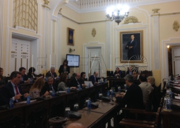 15 1 5 La Asamblea aprueba subir el precio del billete de la COA de 0,85 a 0,90 euros
