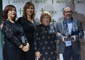 15 2 2 La AECC premia a Paz Velázquez por su contribución en la lucha contra el cáncer