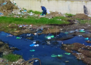 16 1 1 Guelaya denuncia los vertidos ilegales de aceites industriales en el cauce del arroyo Mezquita