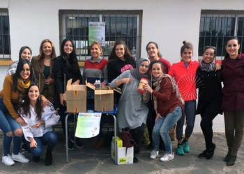 19 1 1 Estudiantes del grado de Educación Social recogen ropa y alimentos para Cáritas