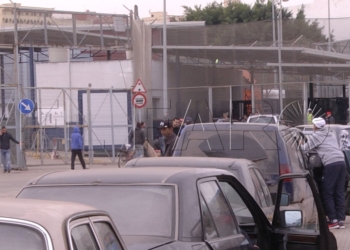 2 2 5 Unas 200 personas intentan salir de forma violenta por Farhana: hay cuatro detenidos