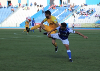 El jugador Zelu, a la derecha, en un lance de un partido de esta temporada.