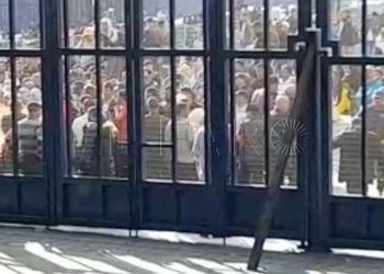 3 1 Decenas de menores se cuelan por los pasos en los últimos tiempos “por el caos”