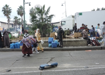 Golpea a un policía en la nuca y le dice: “Ya te cogeré en Marruecos”