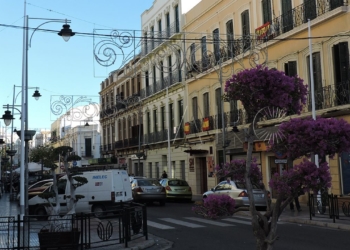 6 abajo Roban el bolso a una mujer a punta de navaja en pleno centro de Melilla