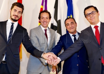 8 1 10 Melilla, Ceuta, Baleares y Canarias piden la bonificación del 100% de tasas aeroportuarias