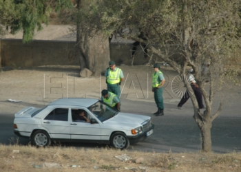 Control farhana Localizan dos inmigrantes subsaharianos en el doble fondo de un taxi
