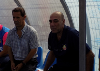 Felipe Sánchez, a la derecha, entrenador del Melistar.