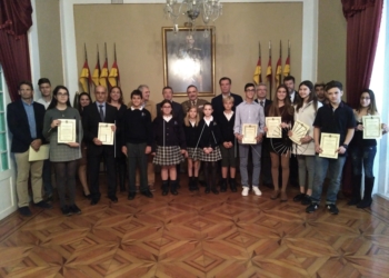 IMG 20171115 105530 Estudiantes de bandera