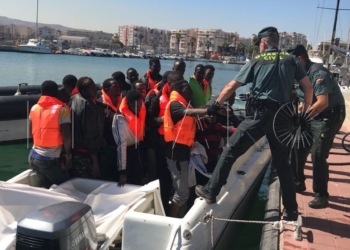 WhatsApp Image 2017 10 06 at 15.44.22 1280x640 Una veintena de inmigrantes llega a Melilla en una lancha de alta velocidad
