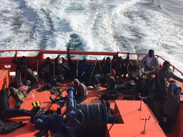 Rescatan a más de 250 personas a bordo de pateras en las costas de Andalucía