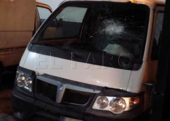 11 1 Unos encapuchados asaltan con cócteles molotov los coches del servicio de limpieza