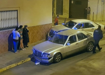 11 2 Chocan dos coches en Calvo Sotelo y uno de los conductores huye a pie