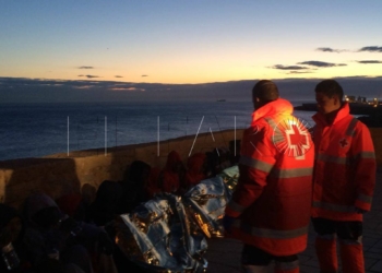 12 1 7 Llega a Melilla una patera con 35 inmigrantes, la cuarta en diez días