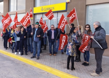 12 1 8 Reclaman 2 empleados más en Correos para entregar certificados por la tarde