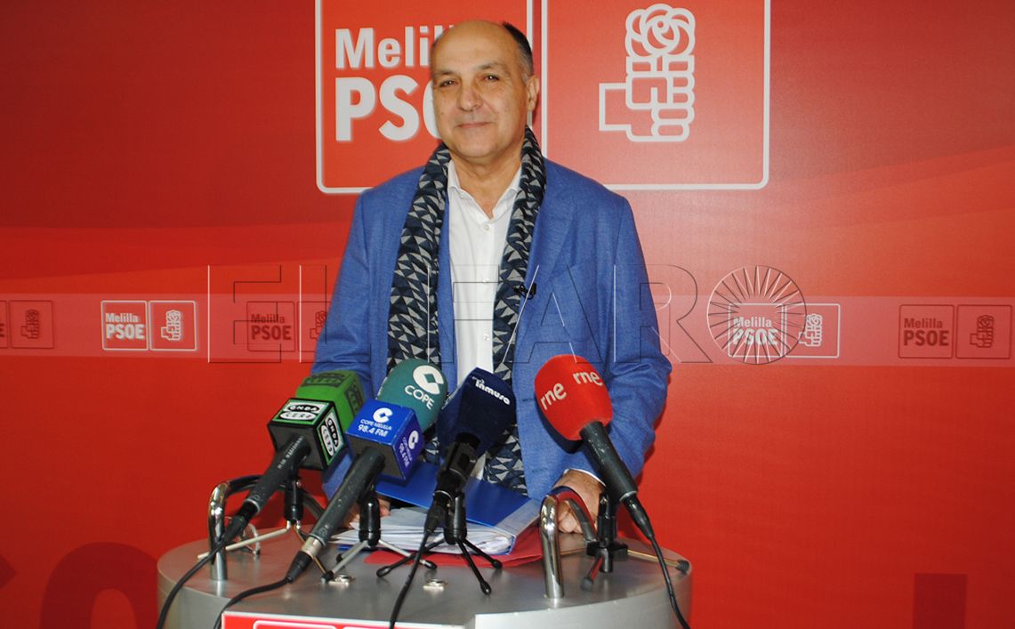 Moga: “Melilla, por la incapacidad de Robles, no tiene hospital de referencia”