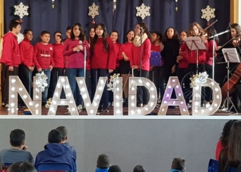 13 02 El IES Virgen de la Victoria celebra su tradicional festival navideño de villancicos