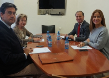 13 1 10 El Gobierno local y la CEME buscan medidas para “dinamizar” el centro