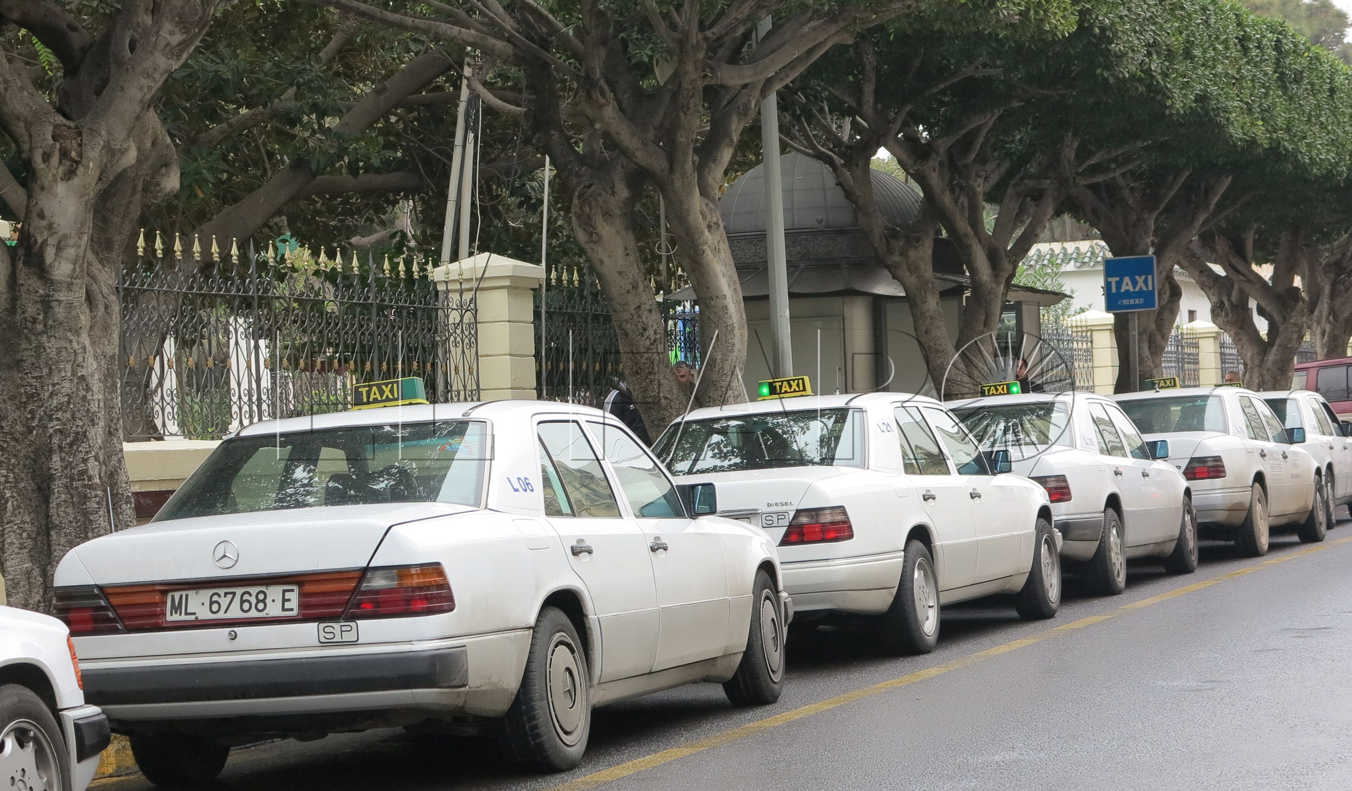 Roban a dos taxistas en La Cañada: a uno le quitan el coche y al otro la recaudación