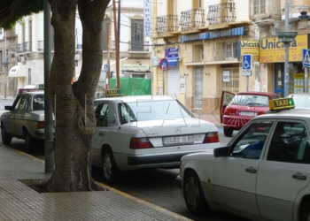15 1 8 Uno de los taxistas fue amenazado con una navaja y el otro forcejeó con el atracador