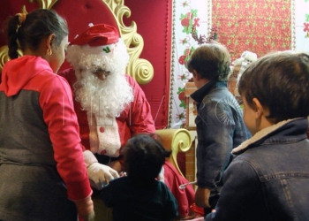 La Navidad llega para los más pequeños con la visita de Papá Noel en su trineo