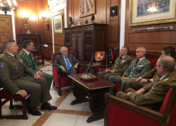 17 1 Imbroda recibe a los coroneles salientes y entrantes de distintas unidades militares