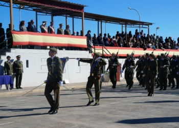 17 6 El Ramix 32 luce pólvora en honor a Santa Bárbara, patrona de Artillería
