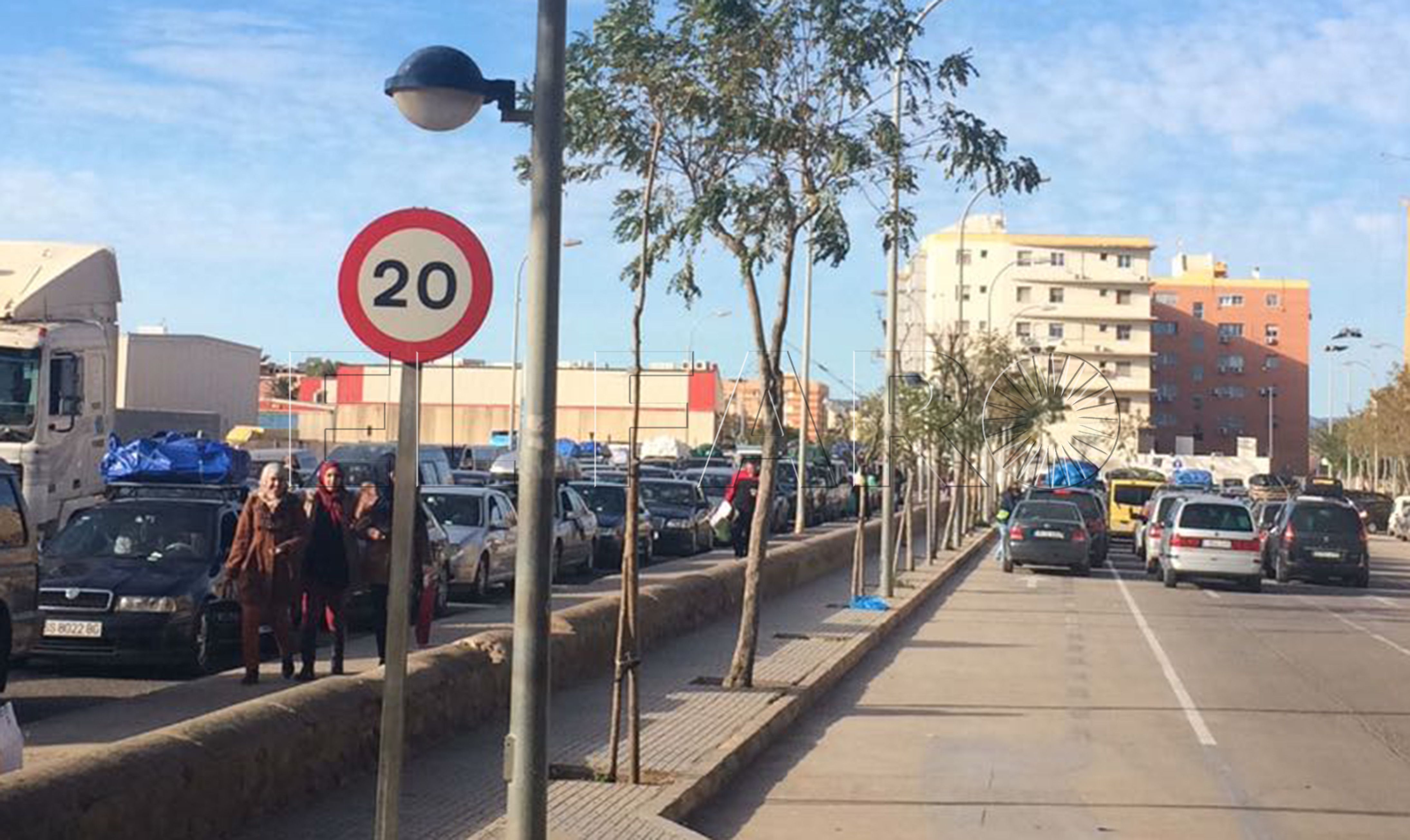 Cierres en frontera por la “enorme presión” de porteadores en un día sin comercio atípico