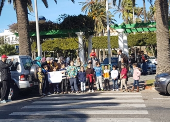 26166037 1775202942504391 7339558722178133886 n ONG europeas de DDHH se concentran frente a Delegación por los niños sin escolarizar