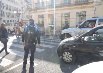 8 01 4 Una mujer resulta herida tras ser atropellada por un autobús en la Avenida
