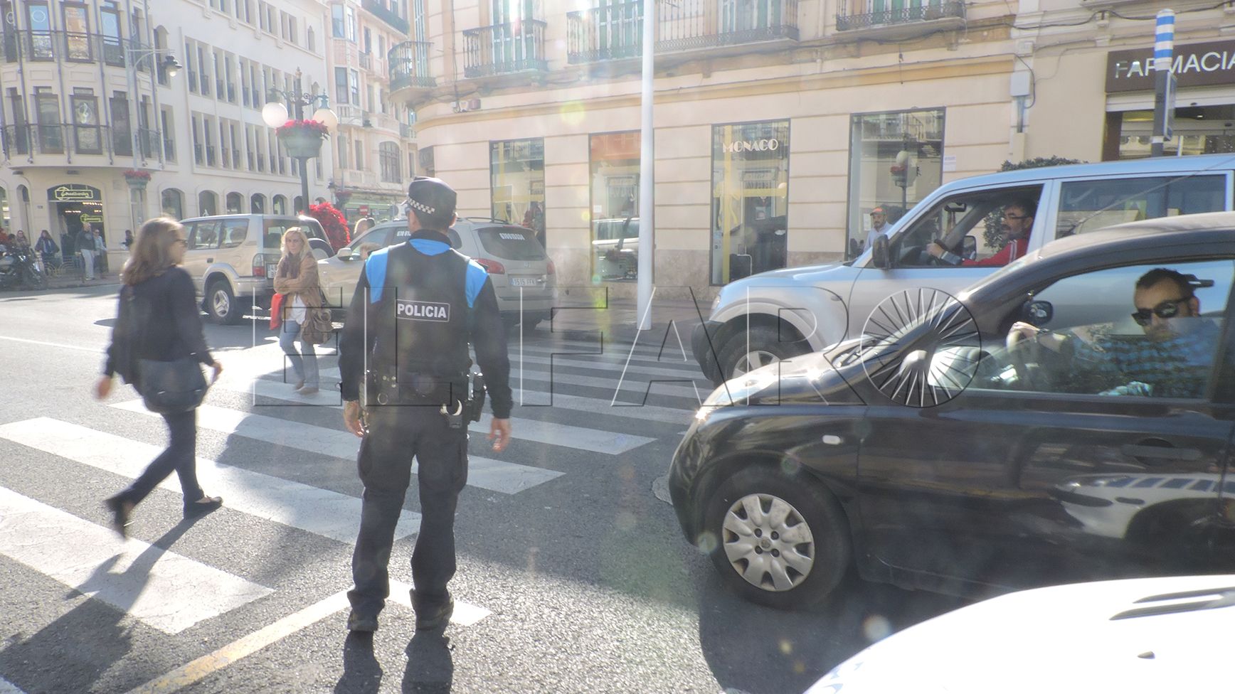 Una mujer resulta herida tras ser atropellada por un autobús en la Avenida