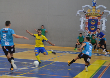 Reparto de puntos en un bonito derbi melillense de la Segunda B