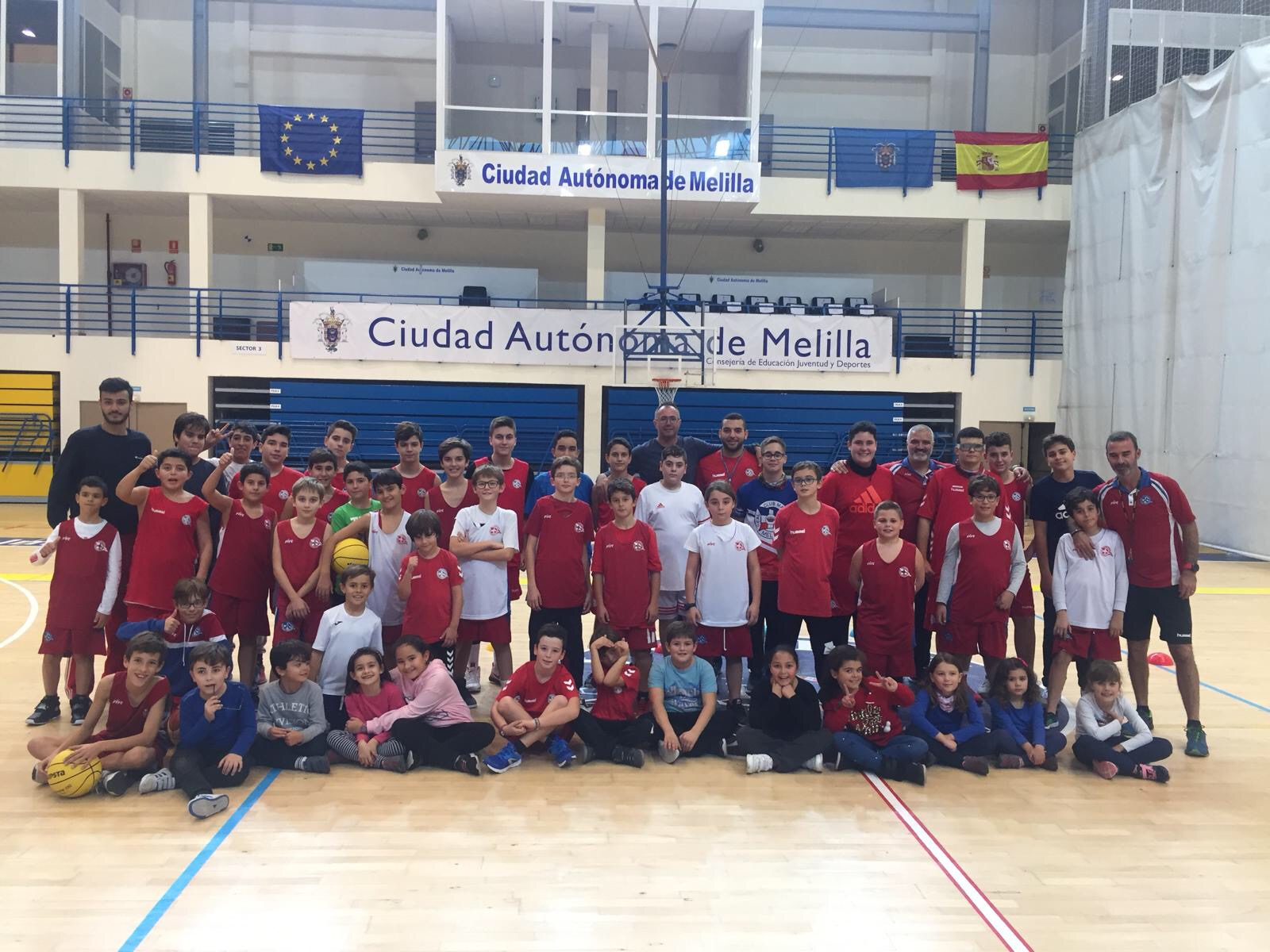 La sección de baloncesto del Club Marítimo despide el año en la pista