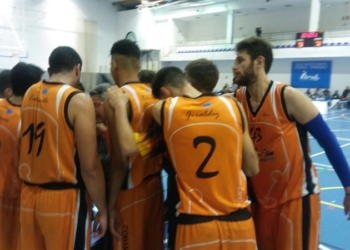 Grupo de jugadores del CAM Enrique Soler, antes del inicio de uno de sus partidos.