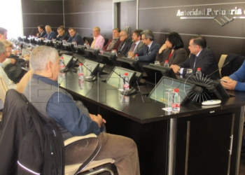 16 1 3 Firman la encomienda de gestión para hacer el modelo físico de la ampliación del puerto